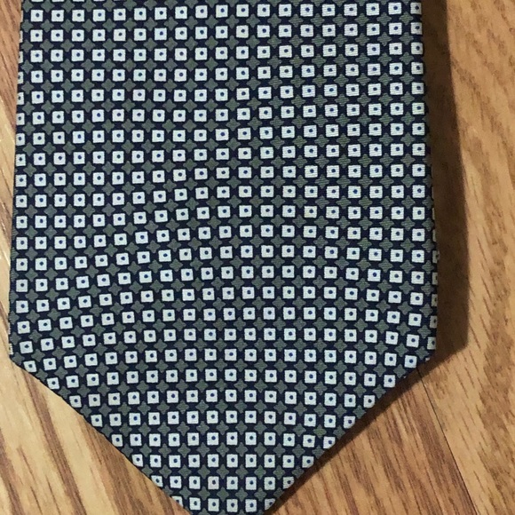 Tommy Hilfiger Tie Green/Pattern 100% Silk EUC - Picture 3 of 6